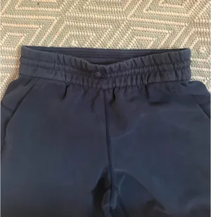 Lululemon sweatpants  thumbnail 2