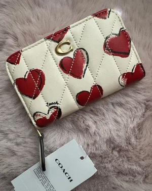 Nwt Coach Chalk/Multi Quilted Heart Print Leather Zip Around Card Case Cbr71 thumbnail 1