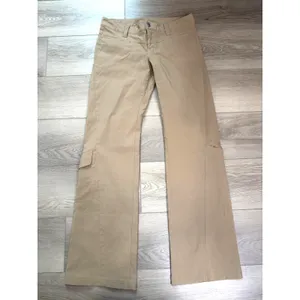 Athleta Low Rise Relaxed Cargo Casual Tan Khaki Pants Size 4 thumbnail 2