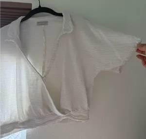 Urban Outfitters Blouse Top Womens Small Cropped White Wrap Short Sleeve thumbnail 9