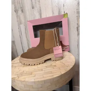 Serra Genuine Suede Chelsea Lug Sole Boots Tan Womens Size 7 Platform Ankle Boot thumbnail 4