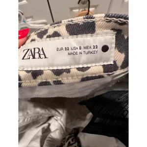 Zara Leopard Print Straight Leg Jeans Tan Black Animal‎ Print Womens 0 thumbnail 4