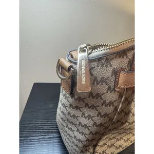 Michael Kors Signature Handbag Brown With Gold tone Lock Zippered thumbnail 6