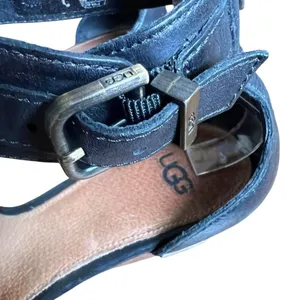 UGG Char Black Leather Wedge Sandal Women Sz 8 Wood Zip-up Open Toe Ankle Strap thumbnail 4