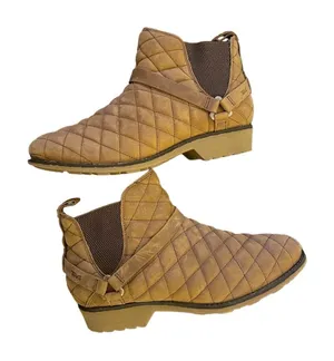 Teva NEW De La‎ Vina Dos Chelsea Quilted Bison Waterproof Leather Boots Size 9.5 thumbnail 1