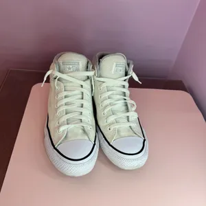 Chuck Taylor All Star Malden Street Lace-Up Sneakers Women's 9 thumbnail 4