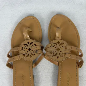 Circus NY Thong Sandals Womens 6 Medallion Laser Cut Tan Summer‎ thumbnail 2