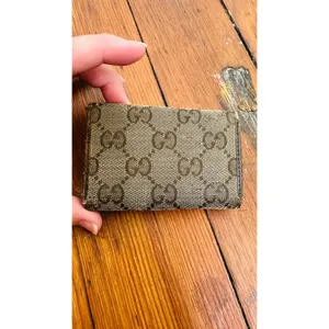 Vintage GUCCI Beige Canvas GG Logo Silver Accented Key Holder Case thumbnail 2