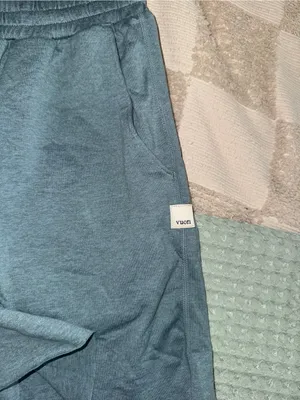 Vuori Women's Boyfriend Shorts size XS thumbnail 2