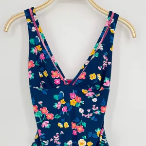 Vera Bradley Sea Tea Amanda Cutout One Piece Swimsuit Large Blue Floral Swimsuit thumbnail 4