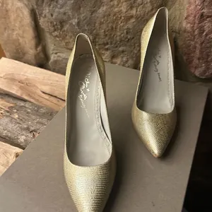 Heels Chic Gold Women's Heels Alice & Olivia Stacey Bendet Ivoryplatform size 40 thumbnail 5