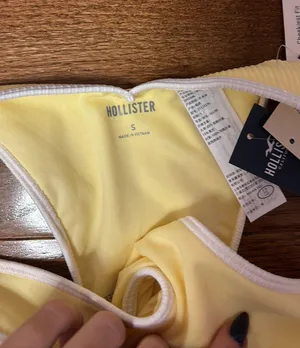 Hollister NWT RIBBED HIGH-LEG V-WAIST CHEEKIEST BIKINI BOTTOM - SMALL thumbnail 4