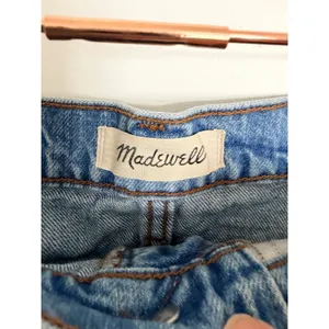 Madewell Relaxed Denim Shorts Women Size 27 Light Blue Distressed Raw Hem NF034‎ thumbnail 3