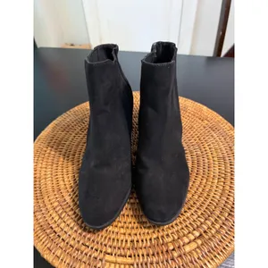 Lulus Womens Black Faux Suede Pointed Toe Block Heel‎ Ankle Boots Size 7 thumbnail 9