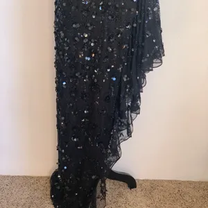NEW Mac Duggal Sz 4 One Shoulder Flower Sequin Embellished‎ Gown in Black thumbnail 5