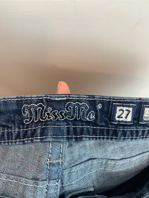 Dark Wash Miss Me Jeans sz 27 mid rise easy straight fall school bling *flaw* thumbnail 7