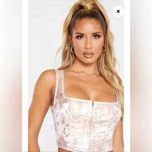 NEW! PrettyLittleThing Pink Satin Oriental Zip Front‎ Corset Crop Top thumbnail 3