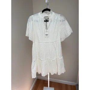 NEW Tuckernuck White Eyelet Crawford Dress Size XXS thumbnail 4