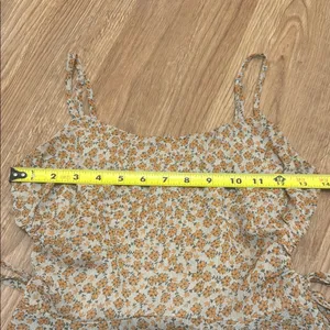 Illa Illa Small Tan & Orange Ditsy Floral Print Chiffon Tank Top Cutouts Strappy thumbnail 2