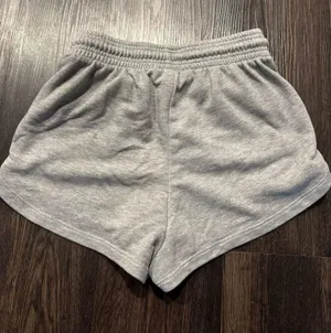 H&M Sweatshorts thumbnail 2