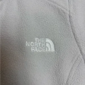 The North Face Women's Light Gray Yumiori 1/4 Zip Fleece Pullover Sweater thumbnail 8
