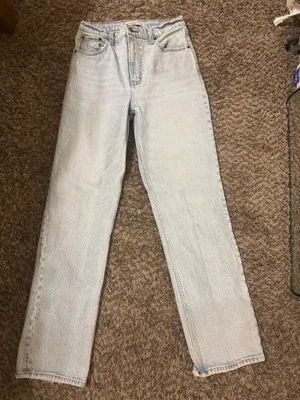 Abercrombie High-Rise Jeans 90s Straight thumbnail 1