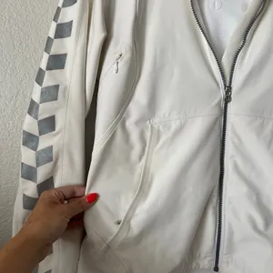 Lululemon Slim Fit Feelin' Frosty Softshell Running Jacket White Size 8 thumbnail 11