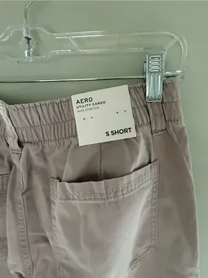 Aeropostale Wide Leg Cargo Pants in Light Taupe small/short thumbnail 3