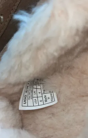 Ugg slippers  thumbnail 3