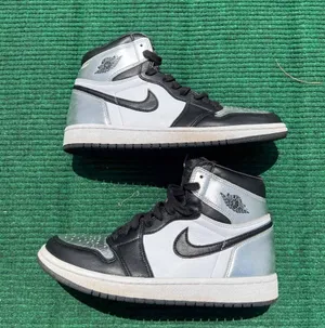 Wmns Air Jordan 1 Retro High OG 'Silver Toe Women’s Size 7.5 thumbnail 1
