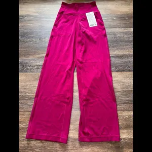 Lululemon Align Wide-Leg High Rise 31” Wild Berry Size 4 NWT thumbnail 5