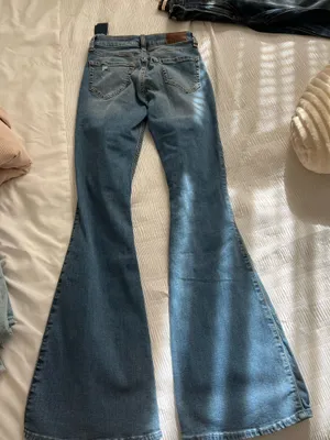 Hollister Flare Jeans High-Rise thumbnail 3