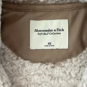 Abercrombie & Fitch vest thumbnail 2