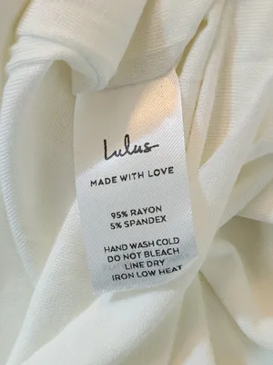 Lulus White V-Neck Sleeveless Crop Top Size Small NWT thumbnail 8