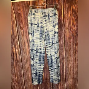 Lucky Brand Women’s Large Blue and White Tie Dye Pajamas Pants with tie. thumbnail 4