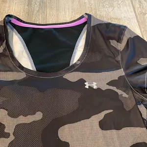 Under Armour Black and Gray Camo Athletic T-Shirt Size S thumbnail 3