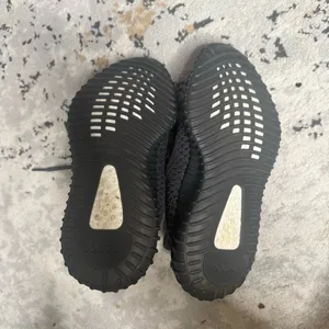 Adidas Yeezy Boost 350 V2 Black thumbnail 7