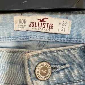 Hollister light wash jeans size 00 waist 23 thumbnail 2