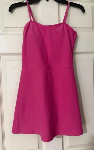 ALO Yoga Alosoft Courtside Tennis Dress Paradise Pink SMALL thumbnail 1