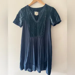 Anthropologie Maeve Floral Lily Velvet Shift Dress‎ Size XS Petite Navy Blue thumbnail 3