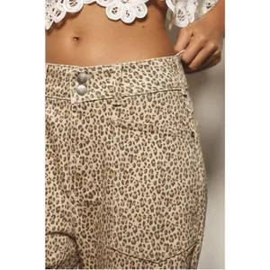 Anthropologie Pilcro The Wanderer Mid Rise Relax Leg‎ Jeans Leopard Size 31 thumbnail 5