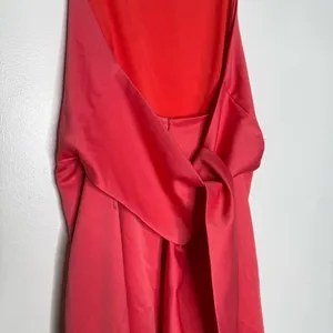 Elliatt Sleeveless Formal Revolve Decades Dress in Melon Red Size Medium Satin thumbnail 5