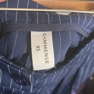 ✨Commense Pinstripe Pleated Wide-Leg Navy Sz XS Pants✨ thumbnail 7