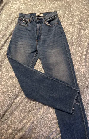 Abercrombie & Fitch Ankle Straight Ultra High Rise thumbnail 1