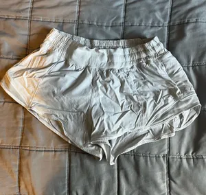 White Lululemon Hotty Hot 2.5" Shorts Low-Rise thumbnail 1