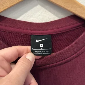 Nike Women's Maroon Logo Cropped Crewneck Sweatshirt Size Large thumbnail 4