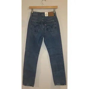 NWT Levi's 501 Original Women's Jeans Size 23 x 30 Straight Leg Distressed thumbnail 6