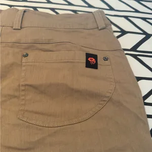 Mountain Hardwear tan hiking shorts in size large thumbnail 6