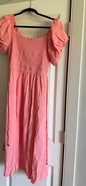 Pink dress Size M thumbnail 1