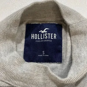 Hollister Gray Crewneck Sweater Small Minimalist Soft Classic Pullover thumbnail 4